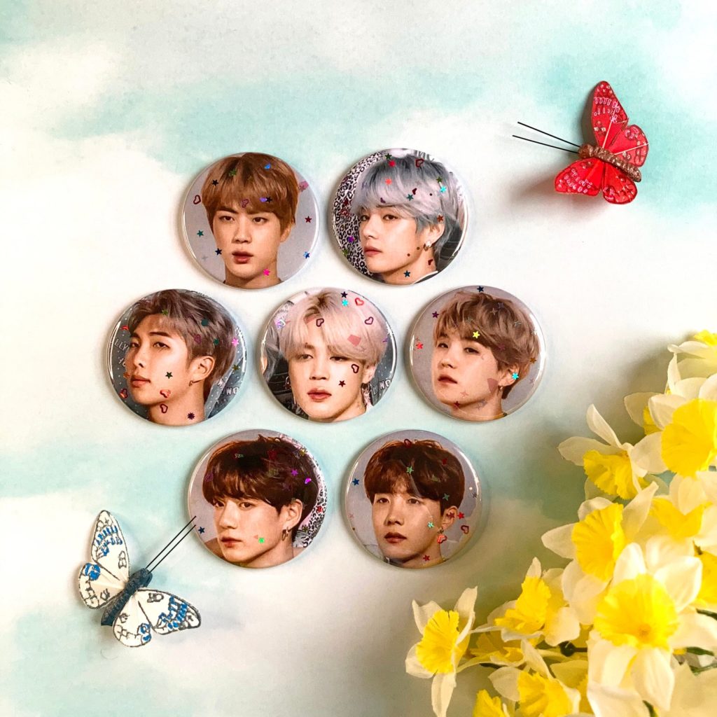 GUNBAK BTS Fan Item BTS Merch Gifts Set Includes Backpack Pillow Case  Photocards Bracelets Face Mask Lanyard Stickers Button Pin Phone Stand Kpop  Merch, red, M : Amazon.co.uk: Toys & Games